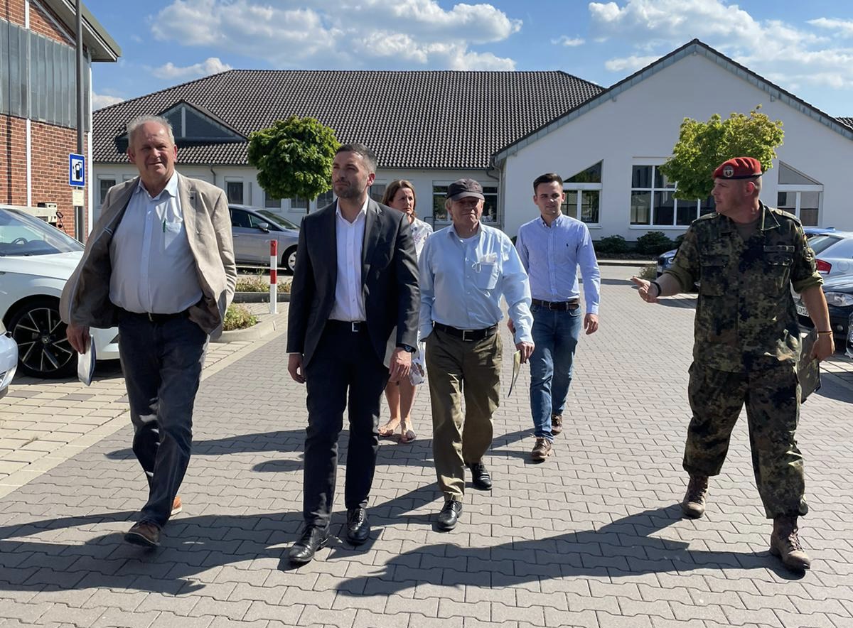 Konstantin Kuhle besucht Panzerpionierbattallion